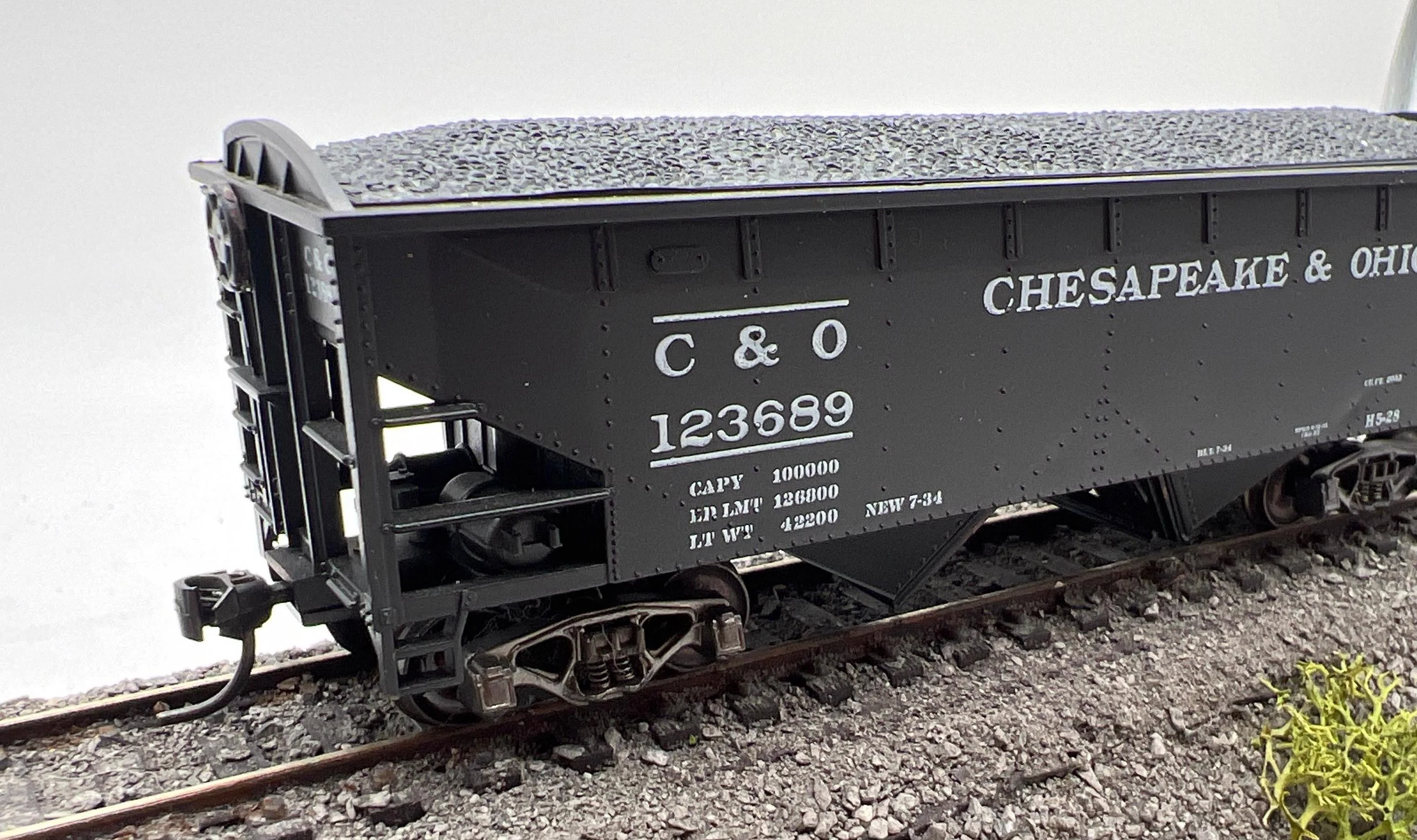 Walthers 932-2952 CHESAPEAKE & OHIO 36' Offset Hopper W/Removable Load # HO Scale Like New - Image 2