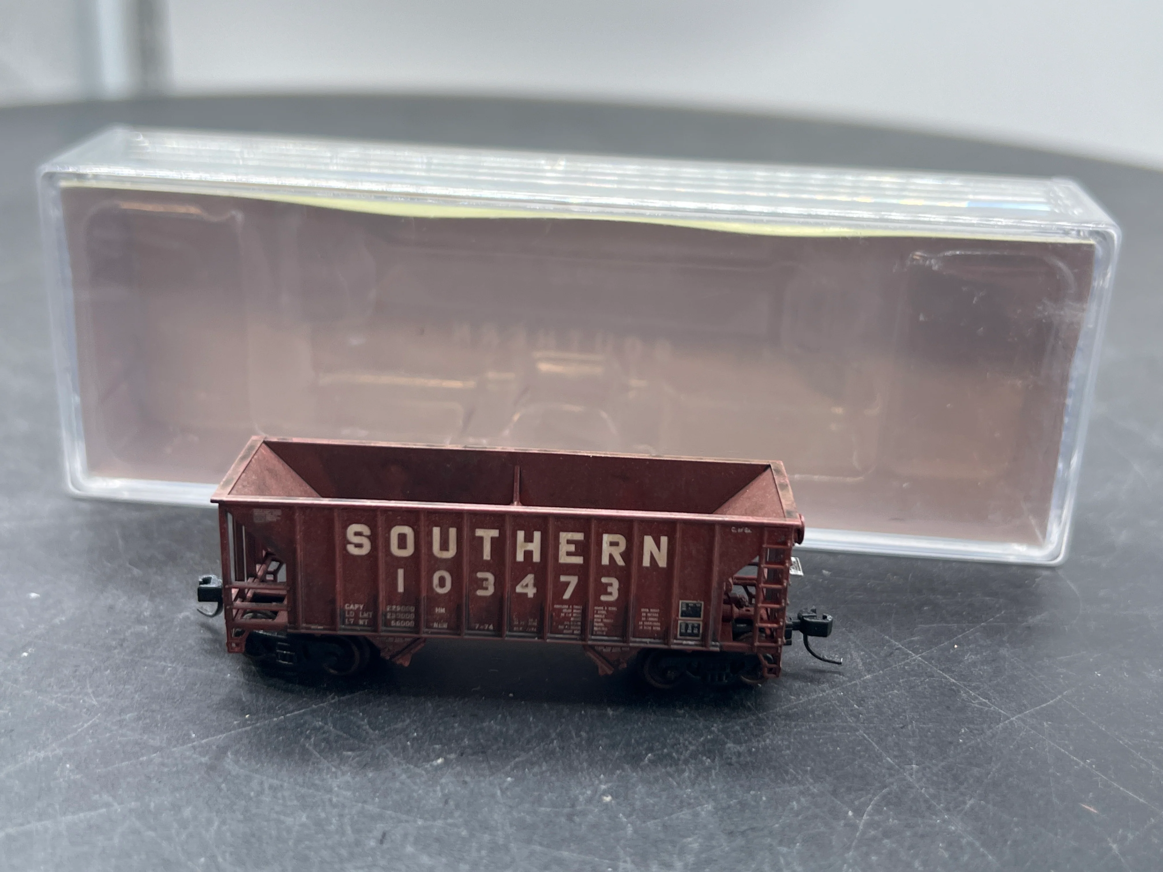 Walthers 932-50113 Southern Greenville 100T 2 Bay hopper N SCALE WEATHERED AS IS Like New