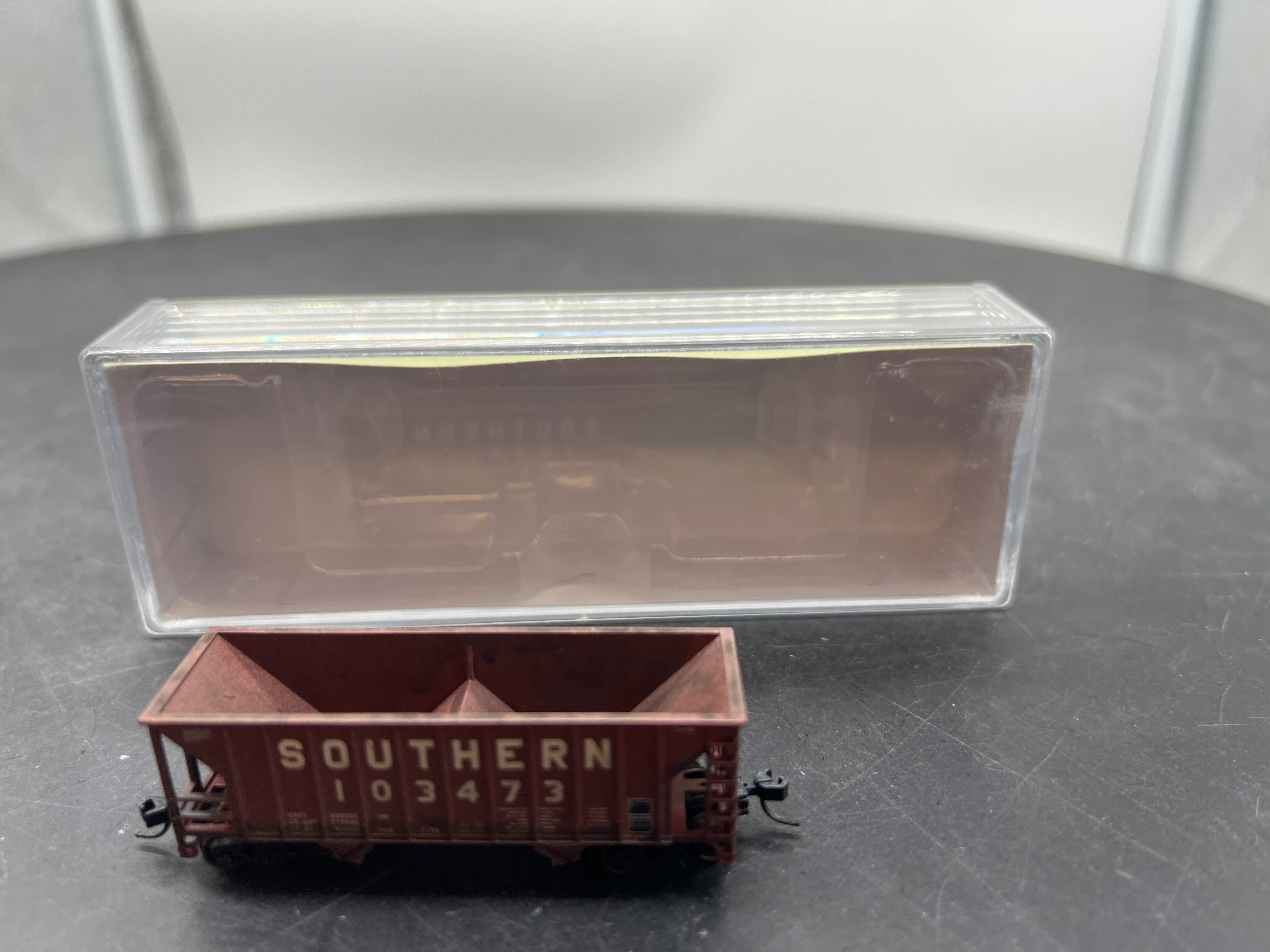 Walthers 932-50113 Southern Greenville 100T 2 Bay hopper N SCALE WEATHERED AS IS Like New - Image 2