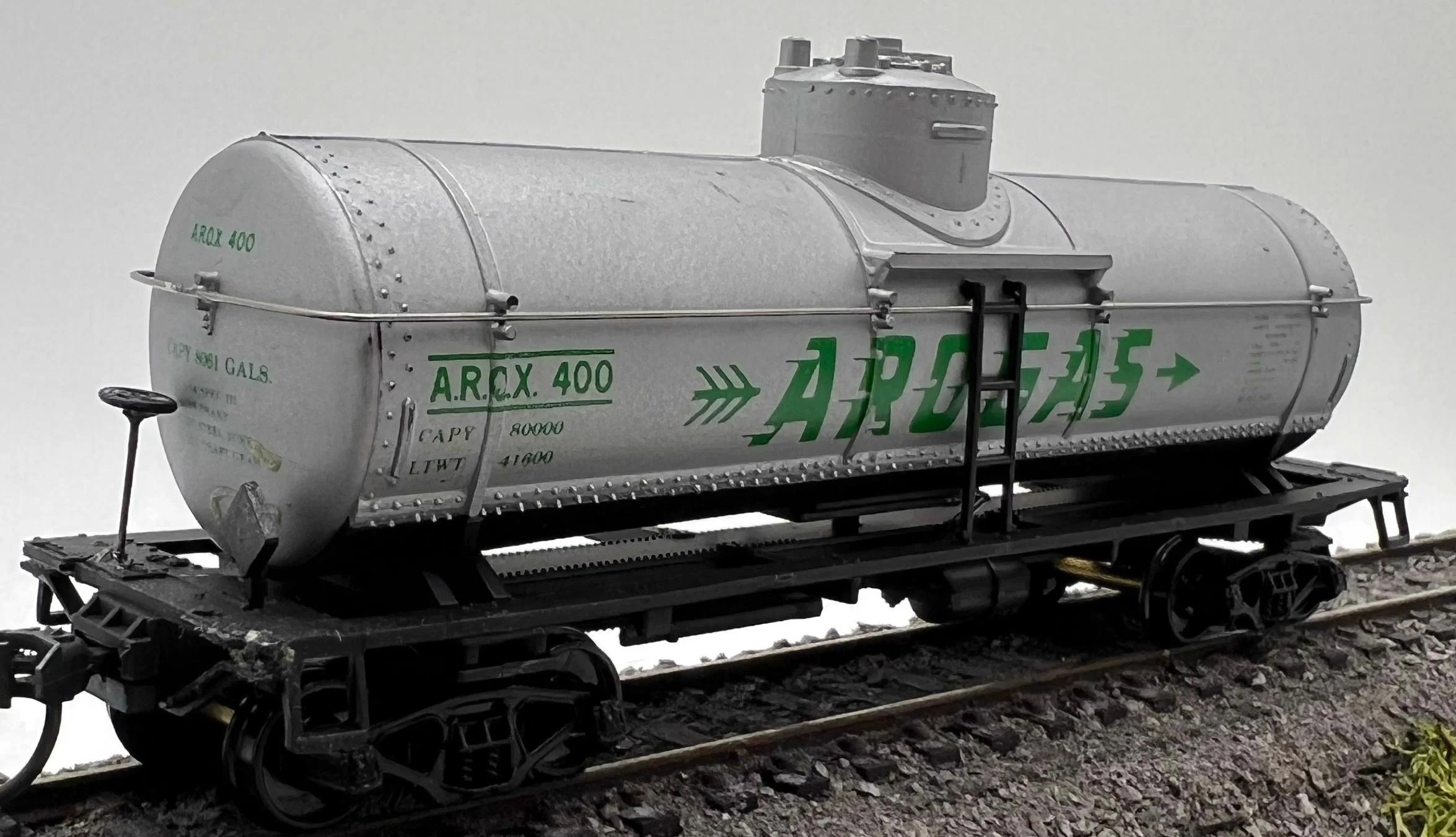 Walthers 932-5012 Arogas Single Dome Tank Car RTR HO Scale Used Excellent - Image 2
