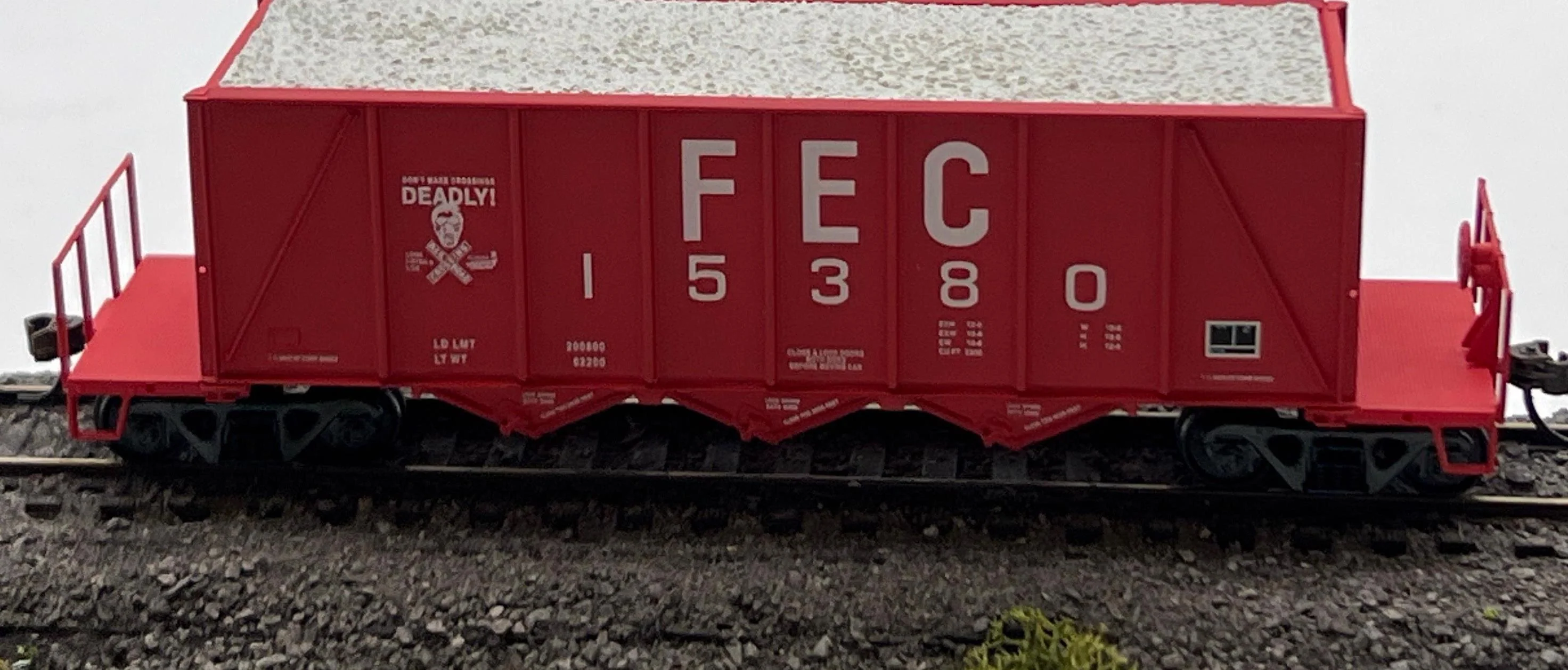 Walthers 932-7053 FLORIDA EAST COAST 40' Ortner Aggregate Car Mainline #15380 HO Scale Like New