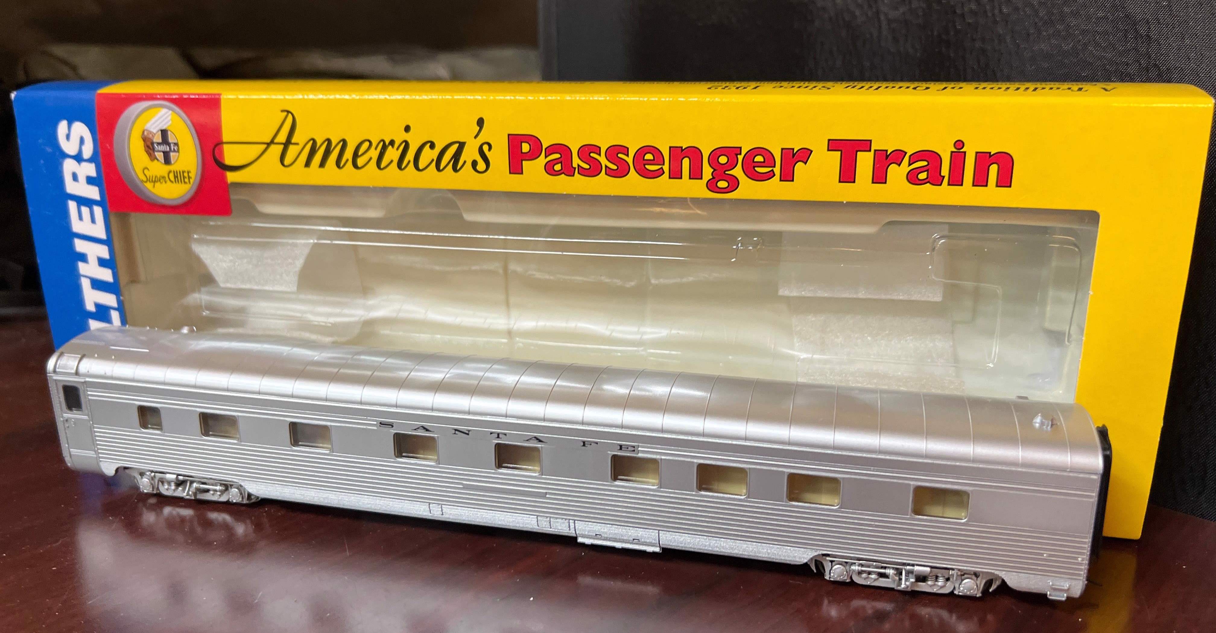 Walthers 932-9005 SANTA FE PS 442 Sleeper Super Chief HO Scale Like New