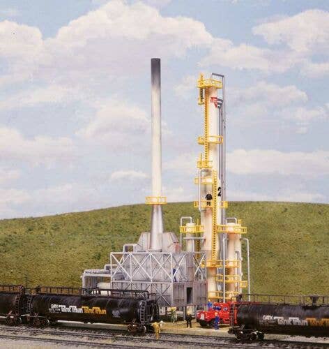 Walthers 933-3219 North Island Oil Refinery -- Kit - 8-1/16 x 5" 20.5 x 12.7cm N SCALE NEW