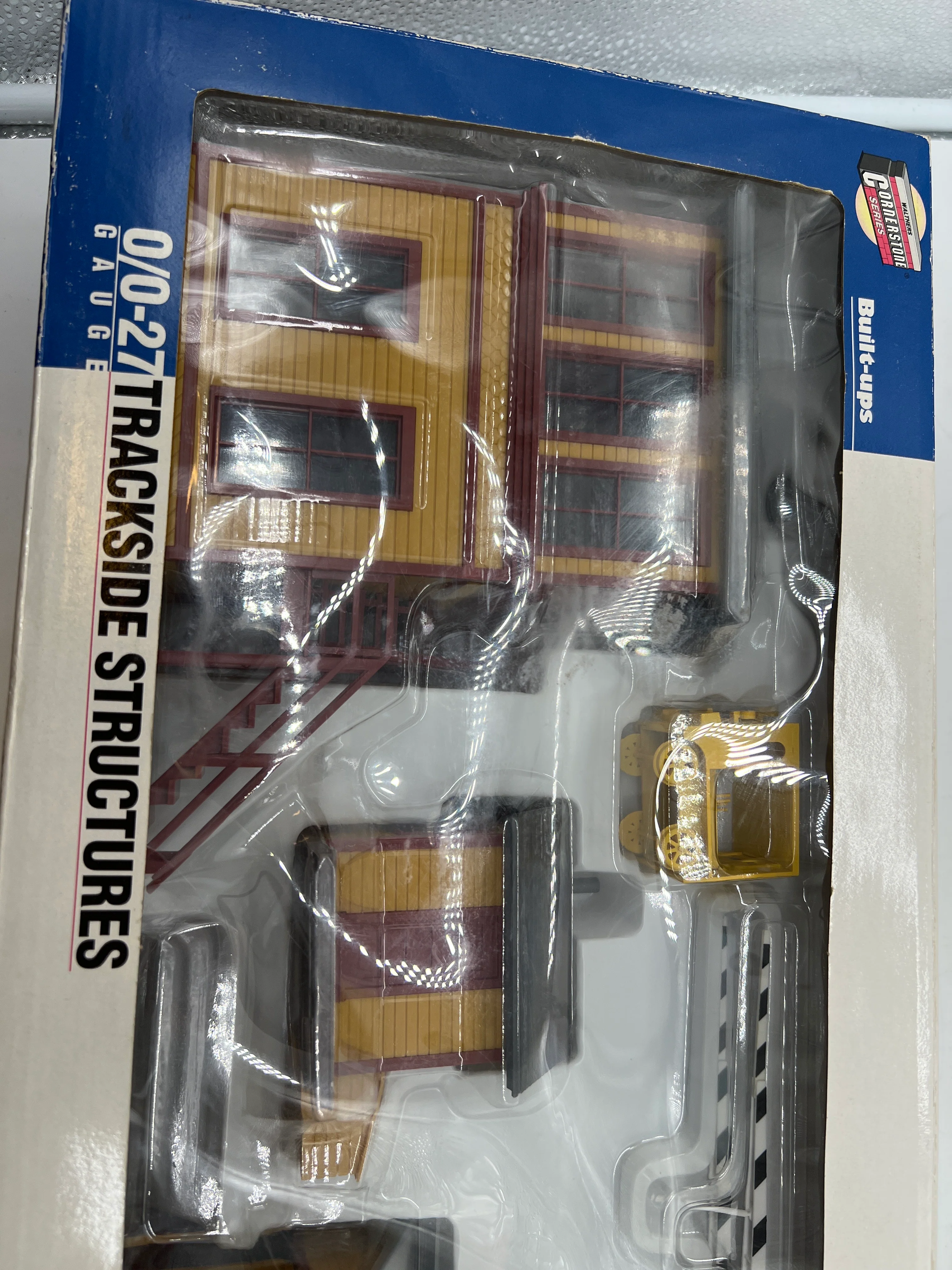Walthers Cornerstone 933-2700 TRACKSIDE STRUCTURES SET SIGNAL TOWER,. SPEEDER SHED, CROSSING GATE, WORK SHED YELLOW OCHRE SIDING & OXIDE BROWN TRIM O SCALE NEW - Image 2