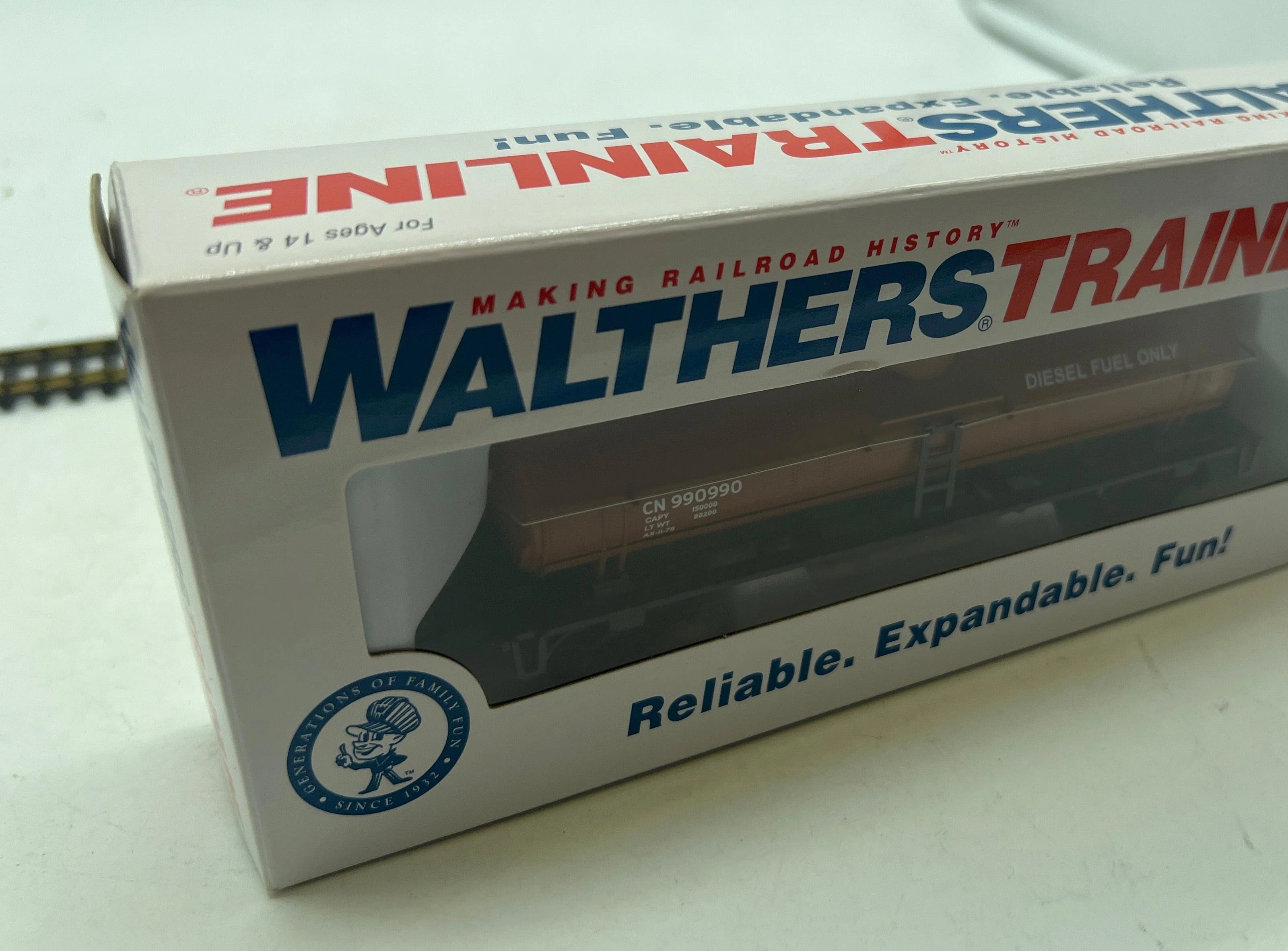 Walthers Trainline 931-1445 Canadian National (CN) Tank Car 990990 HO SCALE Like New - Image 3