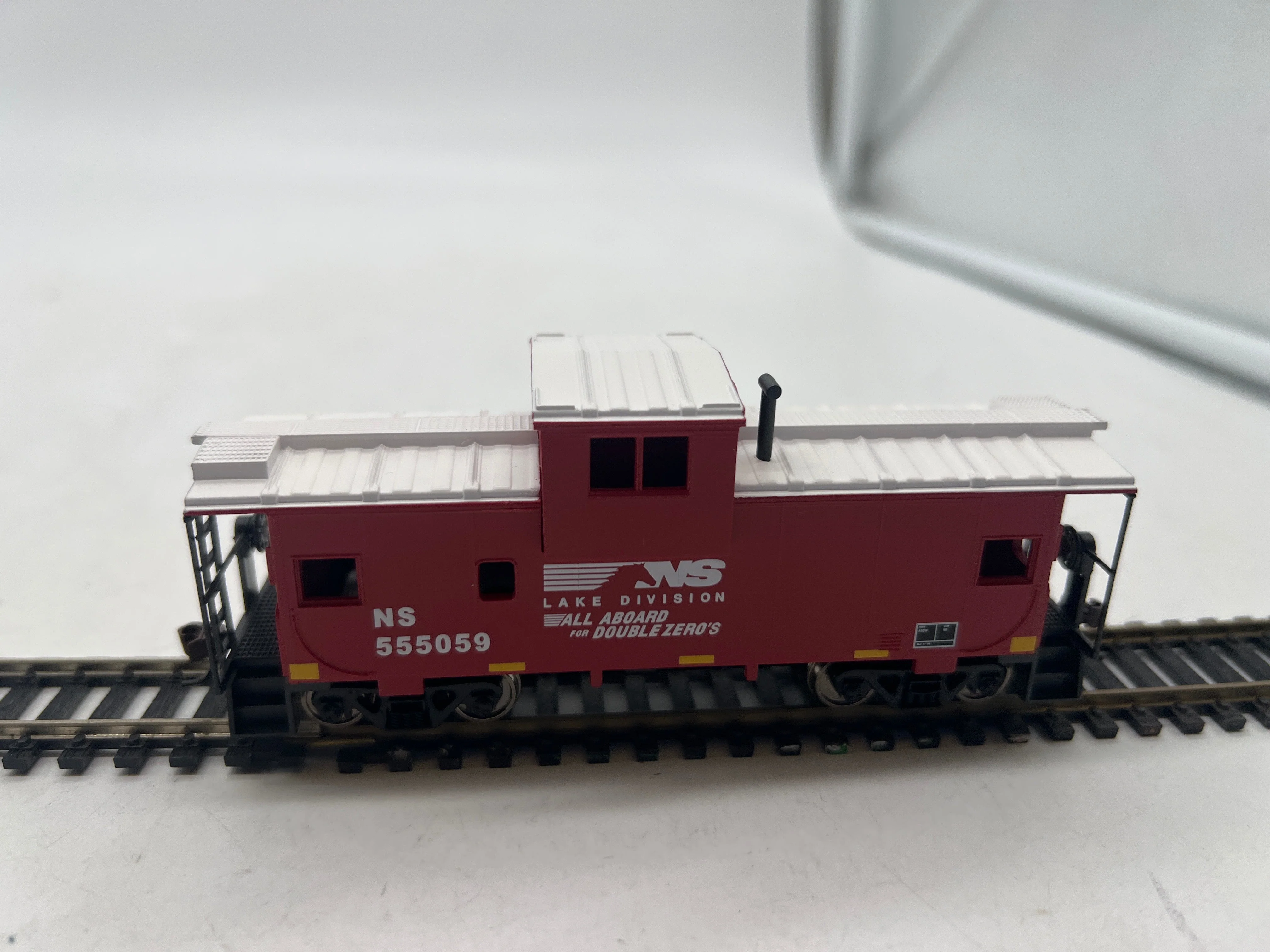 Walthers Trainline 931-1527 Norfolk Southern Wide-Vision Caboose HO SCALE Like New - Image 5