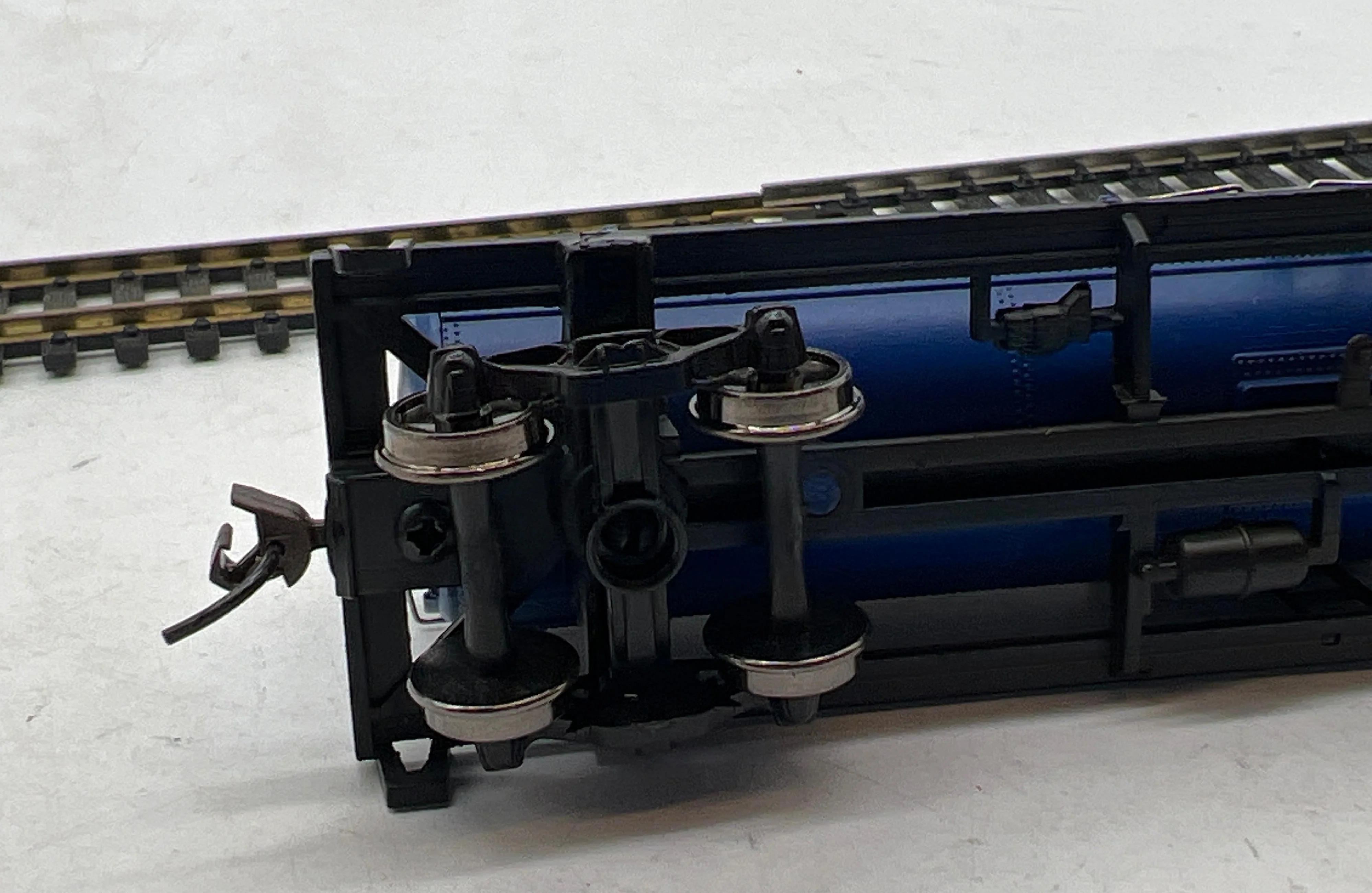 Walthers WalthersTrainline 931-1446 Montana Rail Link Tank Car 100016 HO SCALE Like New - Image 2