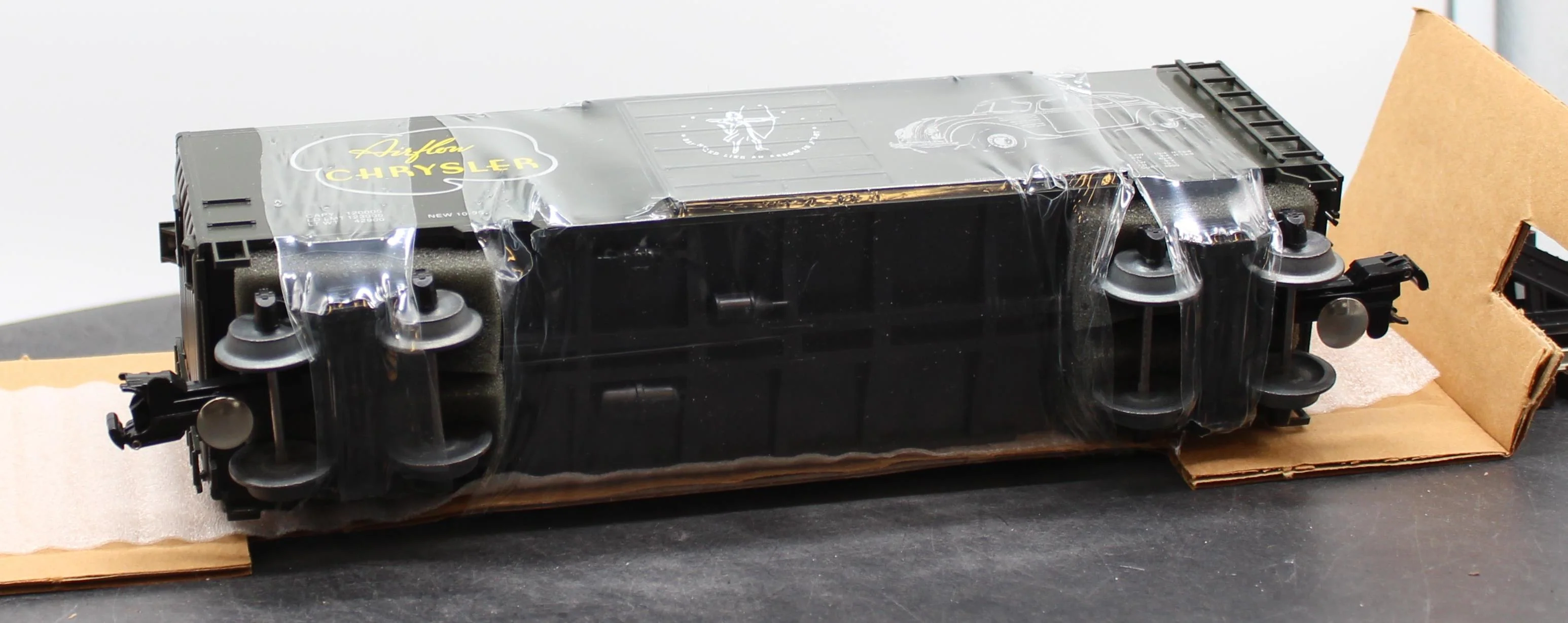 Weaver Chrysler Airflow boxcar O SCALE NEW Damaged Box - Image 2