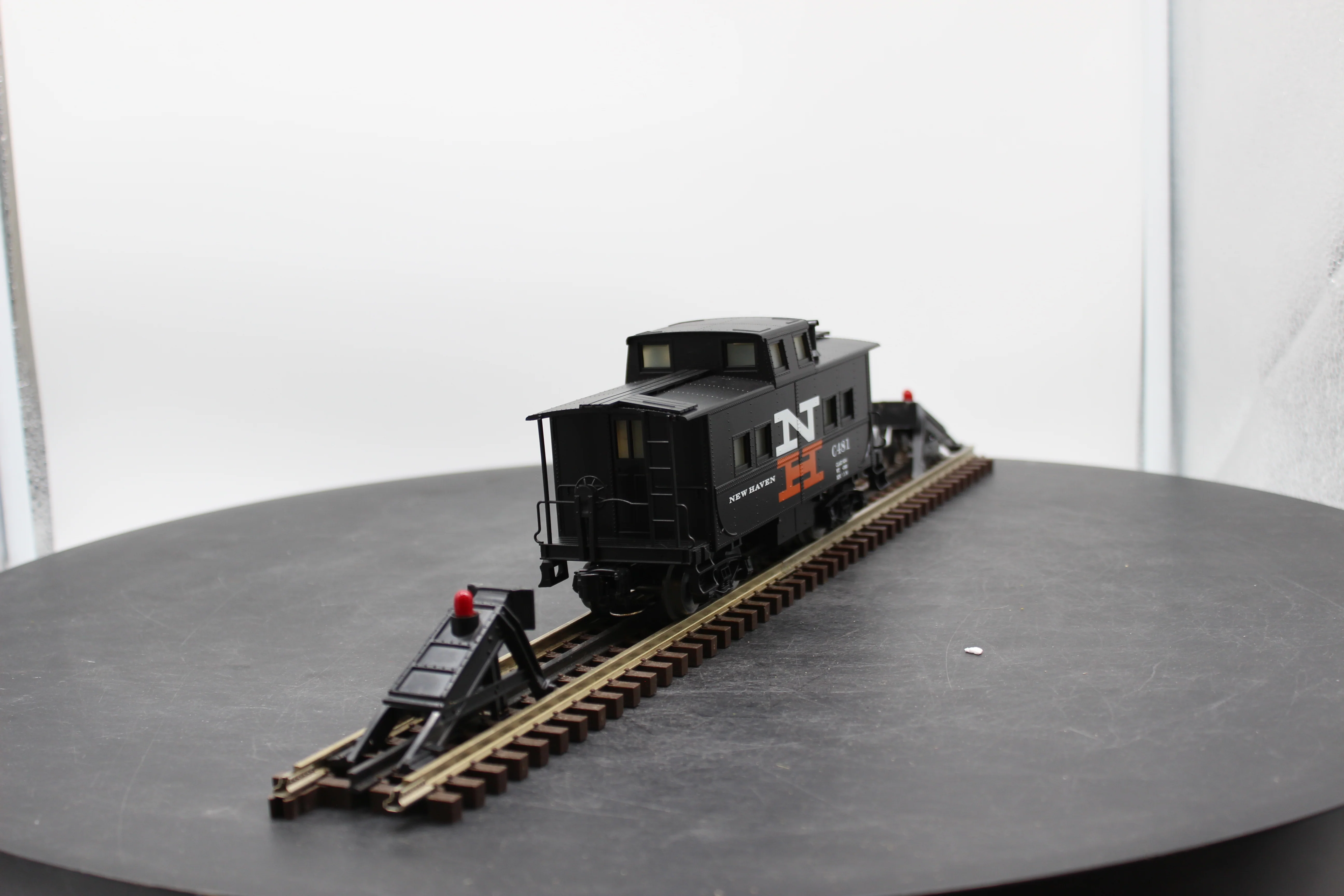 Weaver New Haven Caboose U2924 O SCALE Like New - Image 7