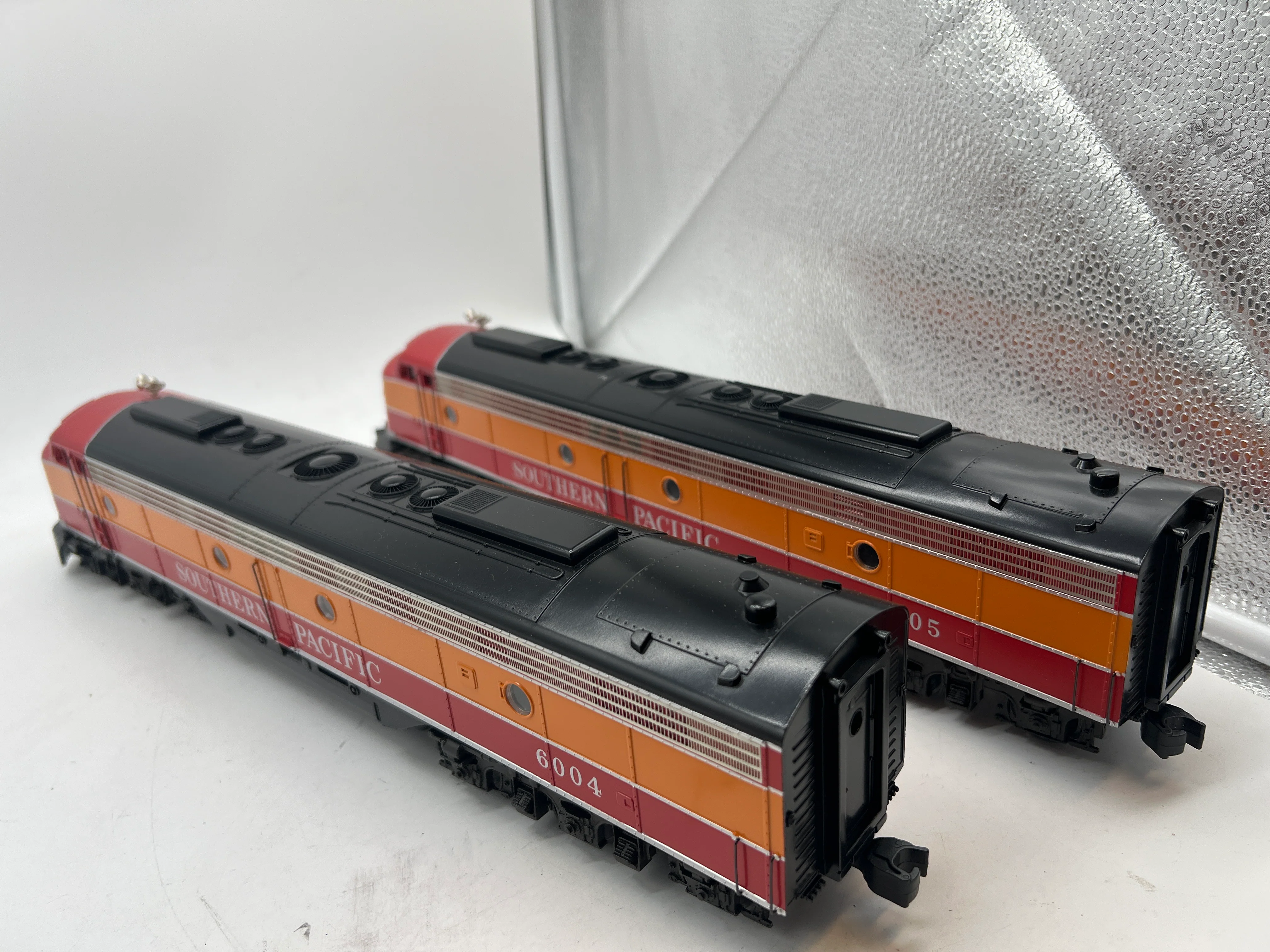 Weaver Southern Pacific SP Daylight EMD E-8 AA Diesel Locomotive Pair 3 Rail O SCALE Like New - Image 5