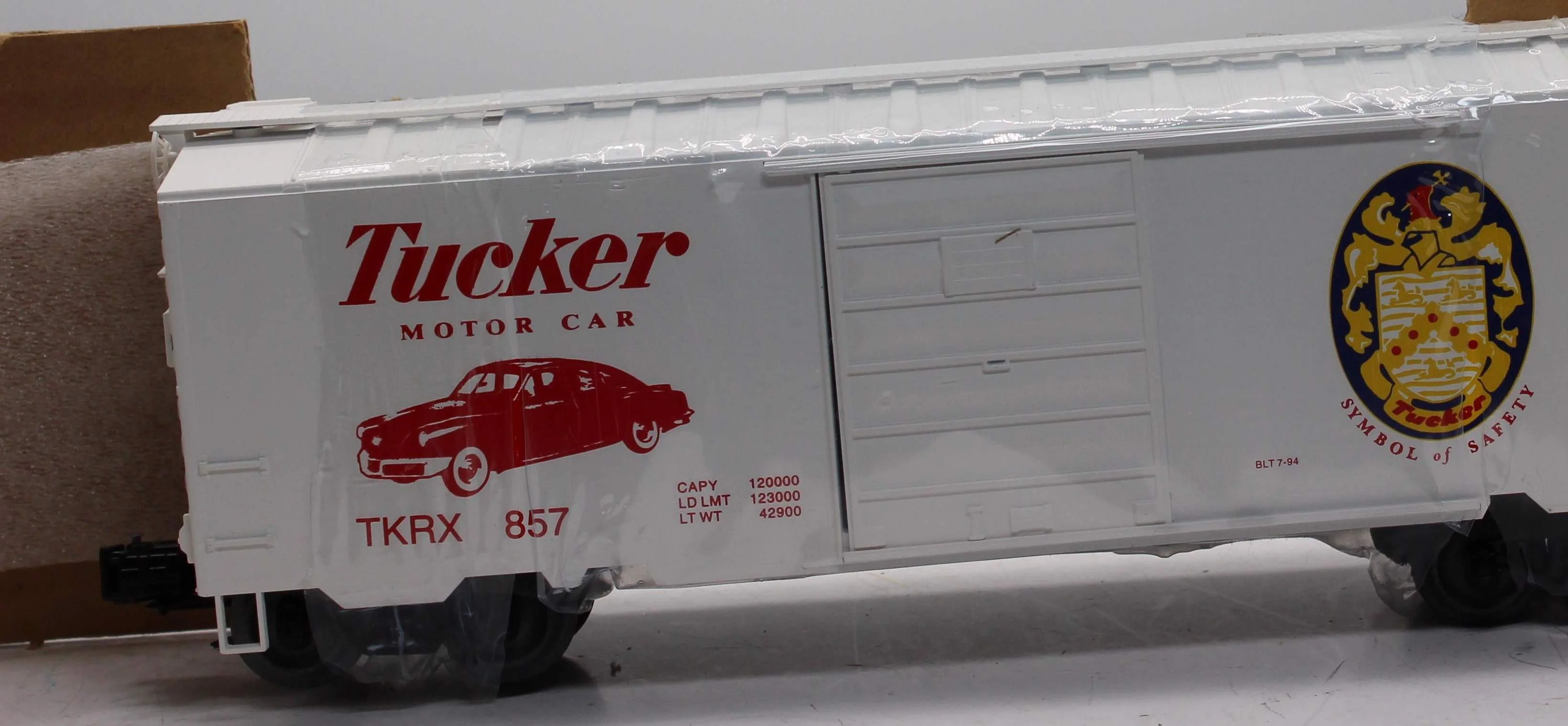 Weaver TKRX857 Tucker Automotive 40' box car O SCALE Like New