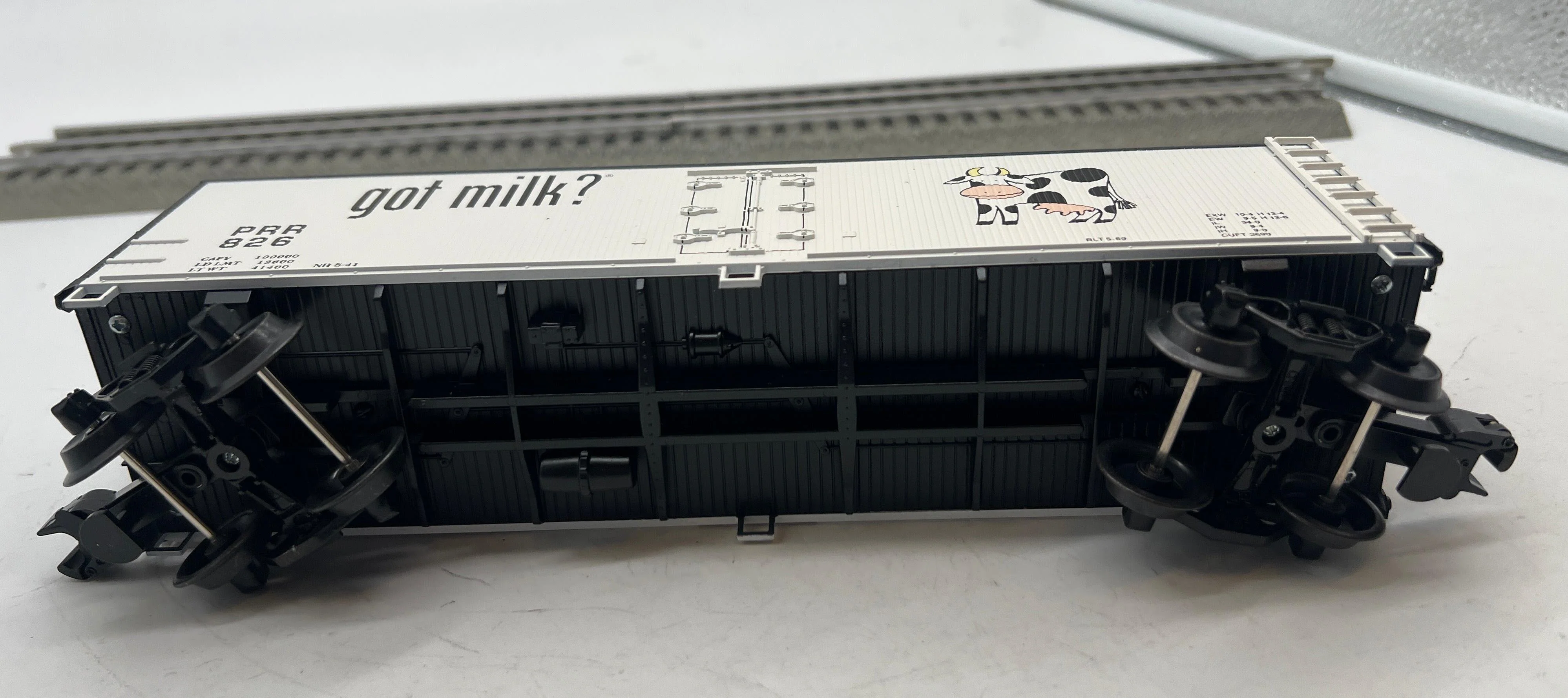 Weaver U3154LD PRR "Got Milk" Wood-Sided Reefer Car O SCALE Like New - Image 2