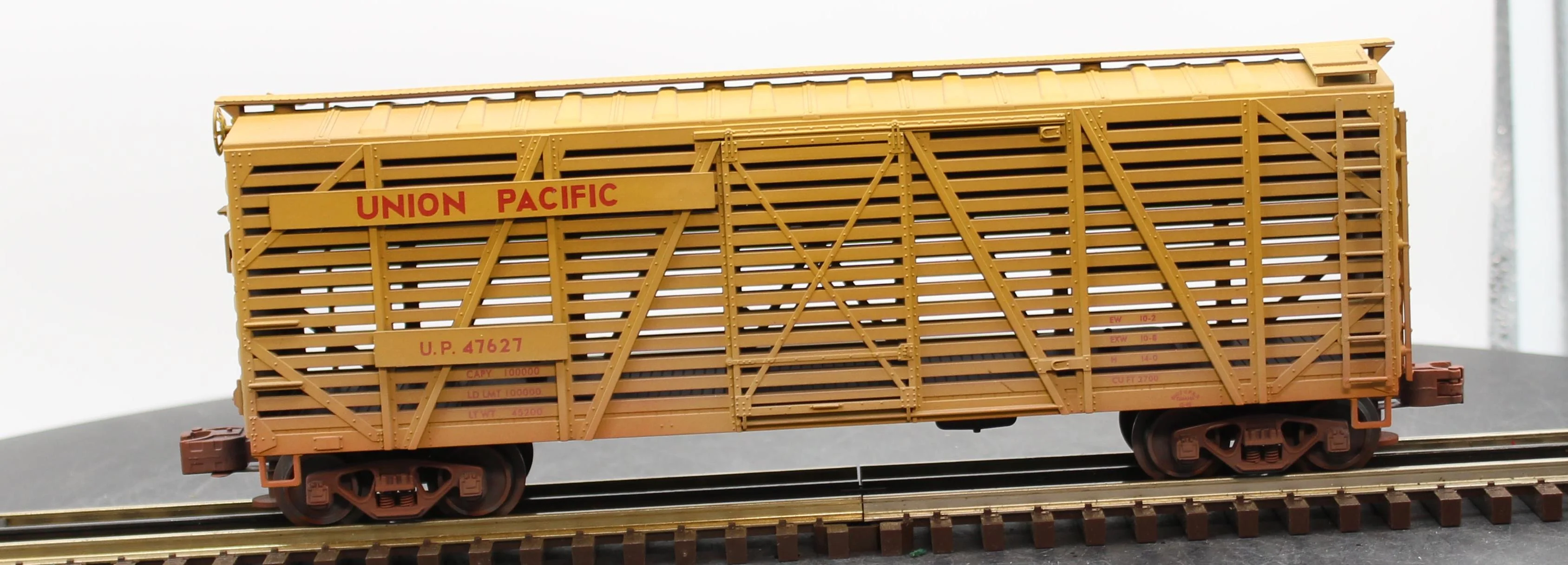 Weaver U4303LD Union Pacific 40ft. Stock car O SCALE WEATHERED AS IS Like New - Image 5