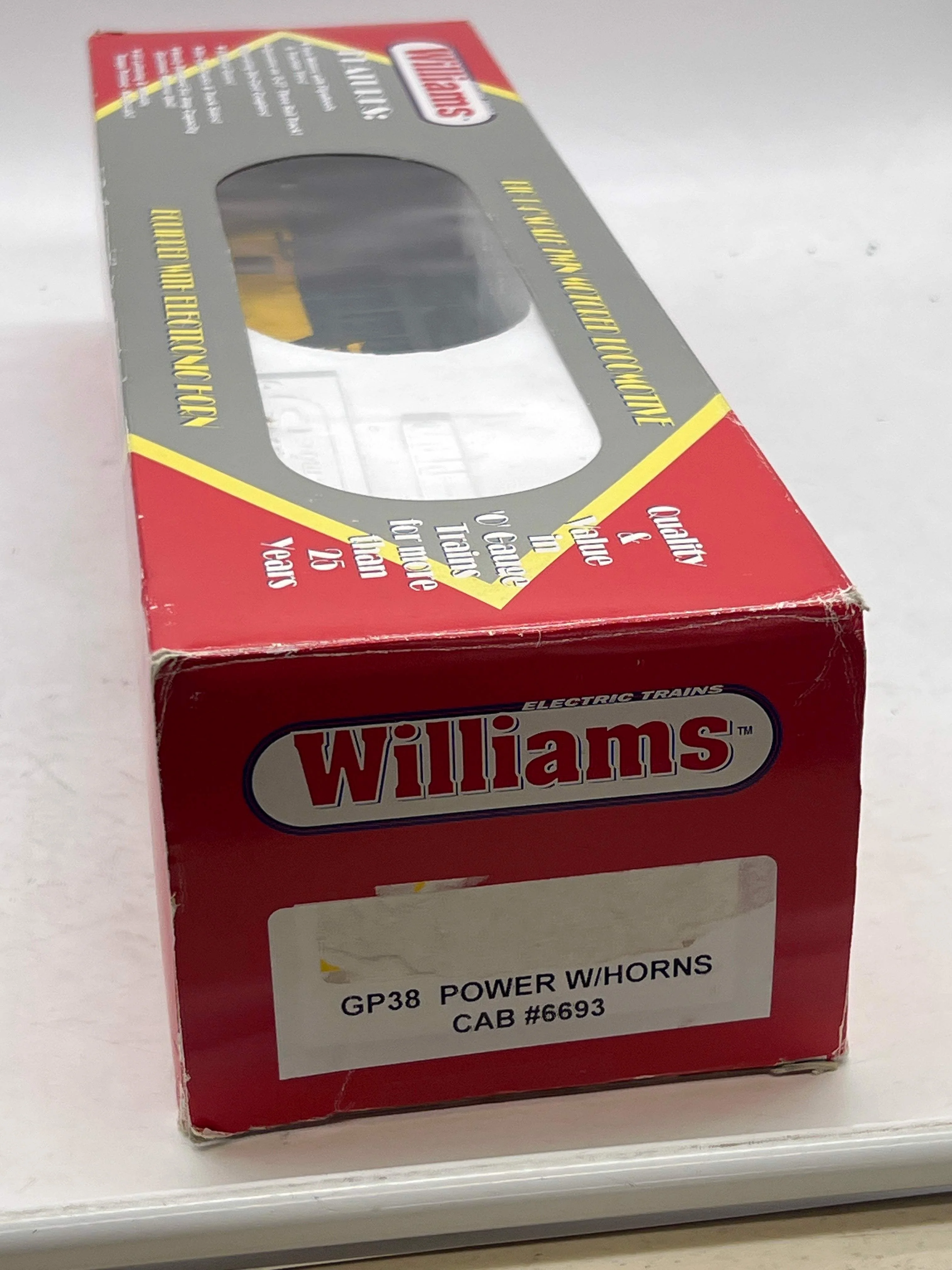 Williams 2000 Alaska GP 38 Diesel Locomotive  O SCALE Like New Damaged Box - Image 4