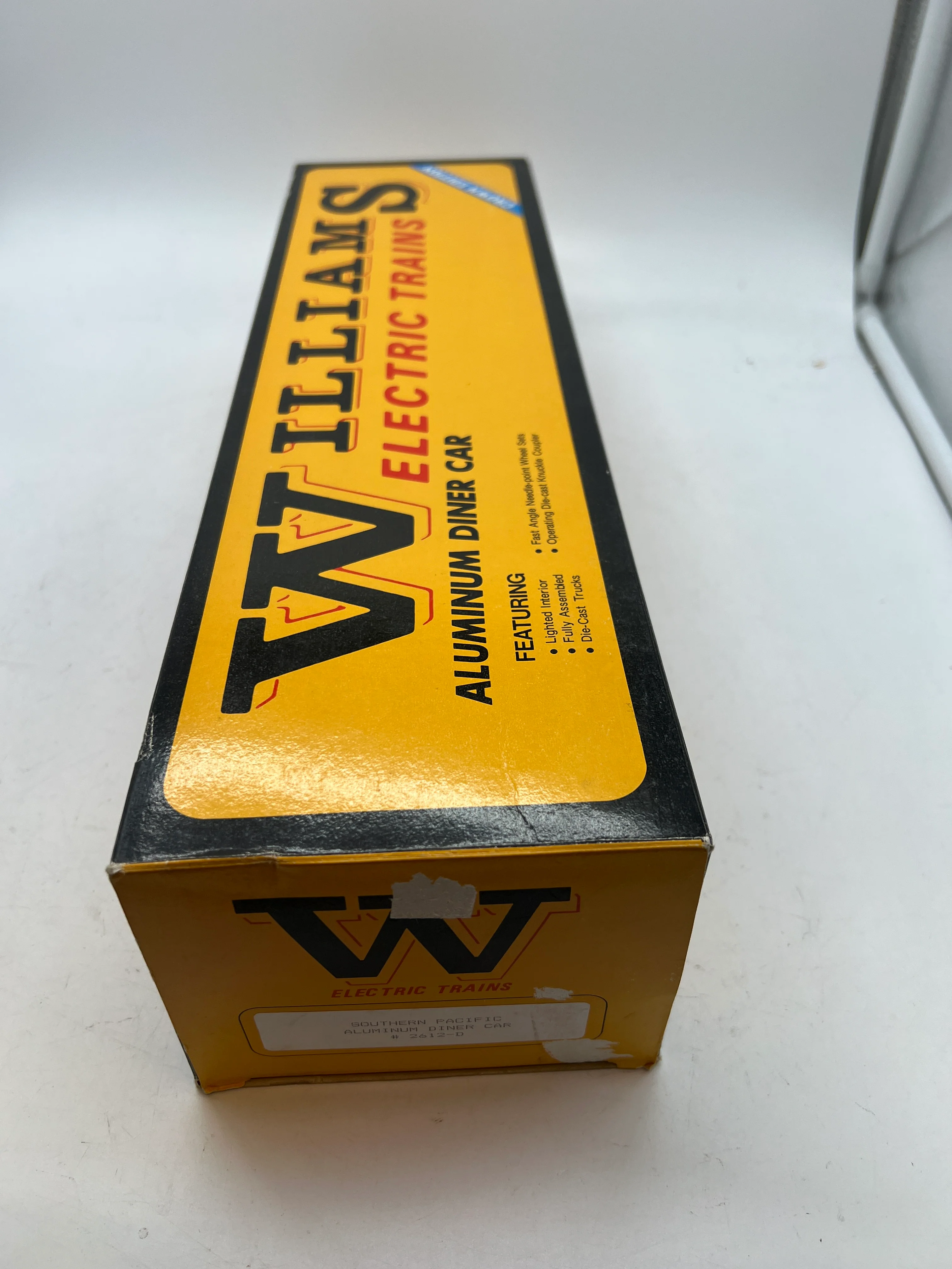 Williams 2612-D, Southern Pacific Daylight aluminum diner car  O SCALE NEW - Image 2