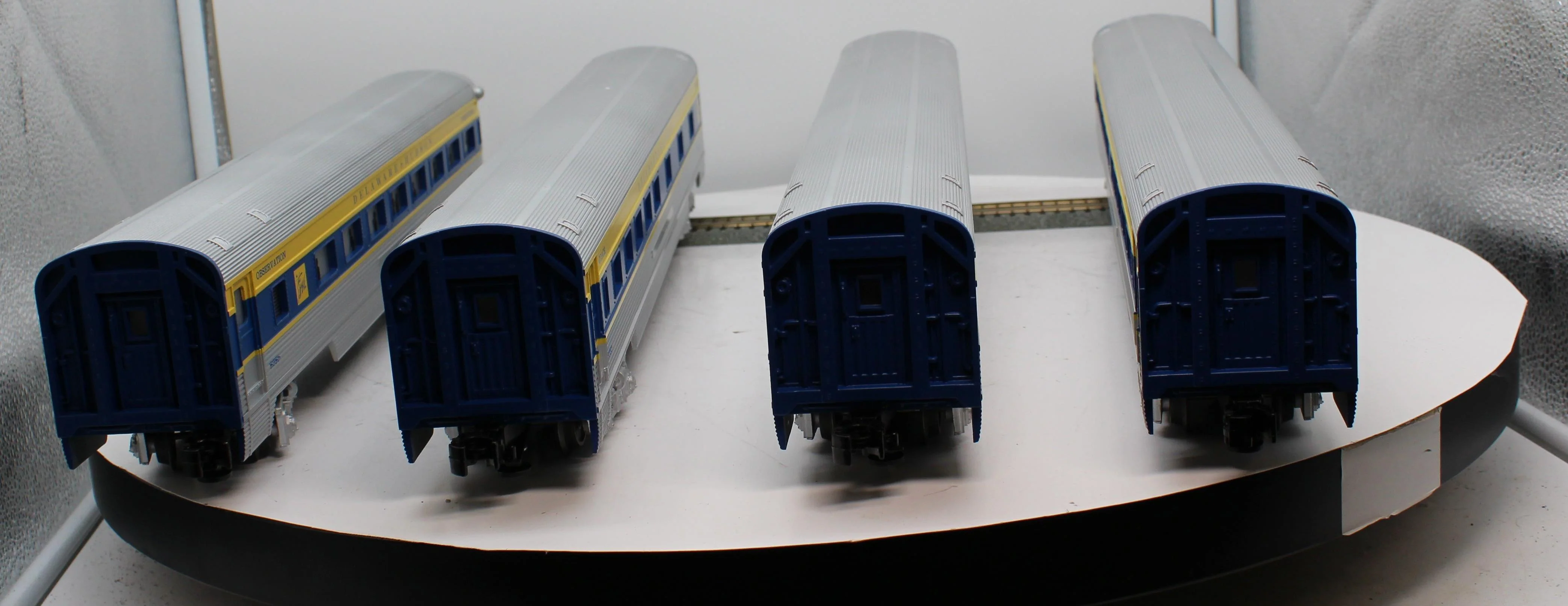 Williams 43167 DELAWARE & HUDSON 72 Ft. Streamline Passenger Car Pack of 4 O Scale Like New - Image 5