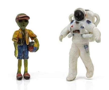 Woodland Scenics WDS A2861 WDS2861 Cosmic Travelers Spaceman and Tourist Alien limited O Scale NEW