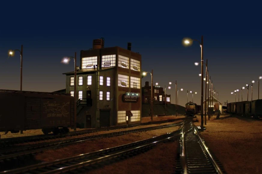 Woodland Scenics WDS JP5646. WDS5646 Wooden Pole Street Lights - O Scale NEW - Image 3